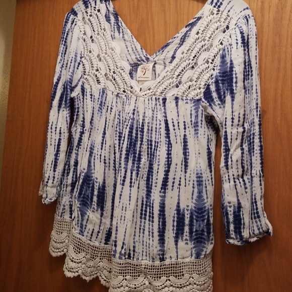 Top - Picture 3 of 3